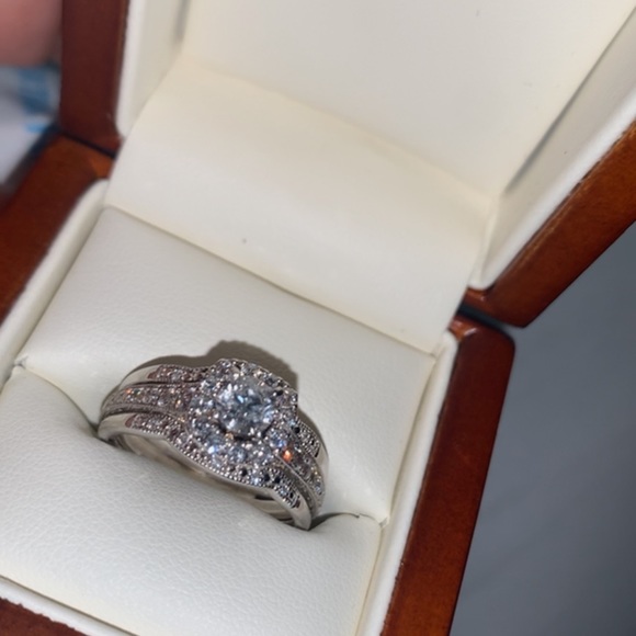 White gold Diamond Engagement Ring